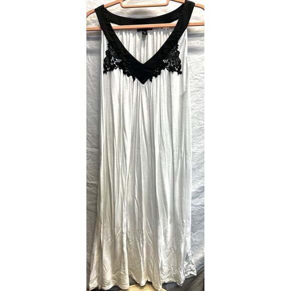 Midnight by Carole Hochman Other - Midnight By Carole Hochman XL White & Black Sleeveless Nightgown With Lace Detai